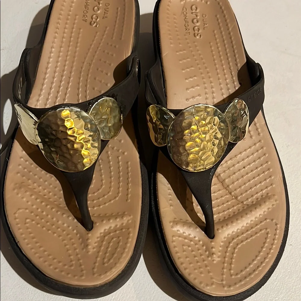 Crocs Women's Brown and Gold Sandals size 6 vacation, summer, beach - Picture 11 of 11